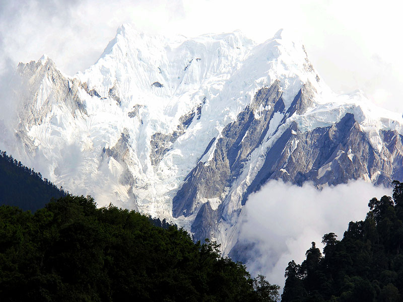 四姑娘山全景雙溝二日游，贈送臥龍熊貓遺址愽物館，贈送嘉絨土司官寨